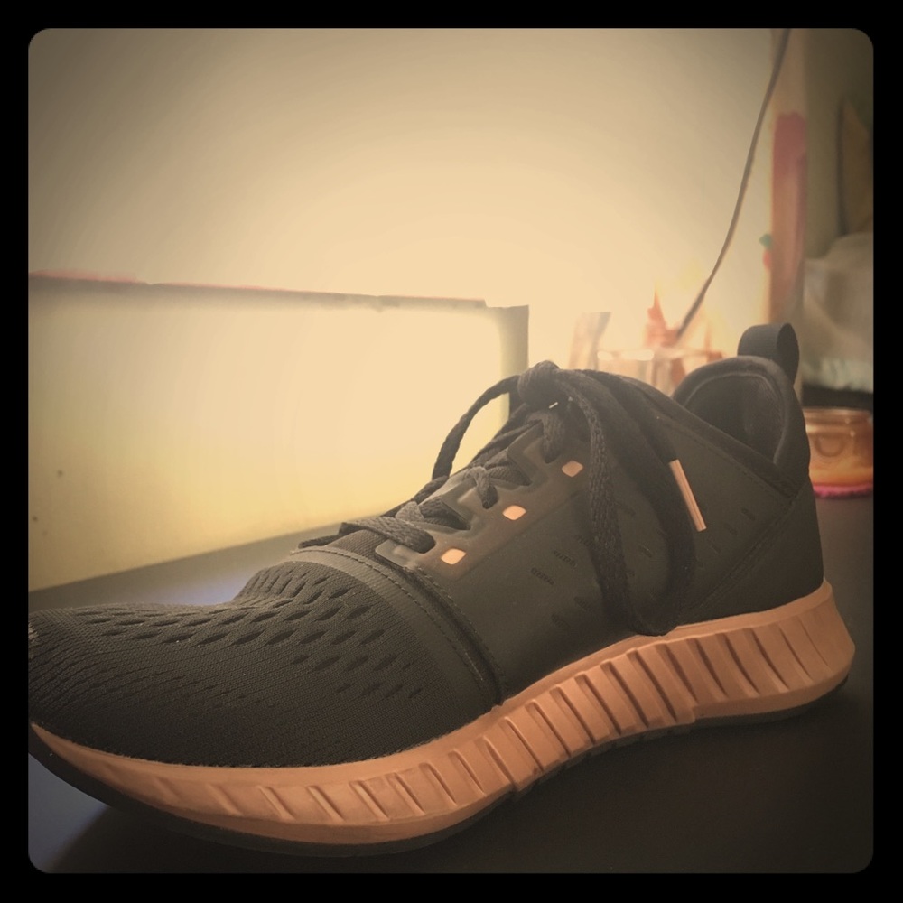 Reebok Size 7 Women’s Running Shoes